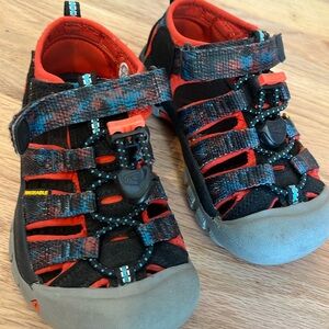 Toddler size 10 keens.